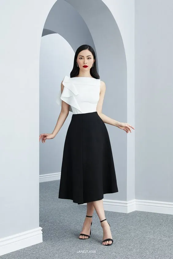 Nggak Banyak yang Tahu, Ini 10 Cara Tampil Feminin nan Sopan dengan Midi Skirt! 13