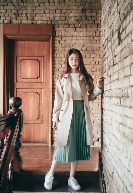 Nggak Banyak yang Tahu, Ini 10 Cara Tampil Feminin nan Sopan dengan Midi Skirt! 14
