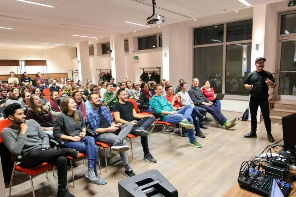 10 Teknik Jago Public Speaking untuk Pemula 11