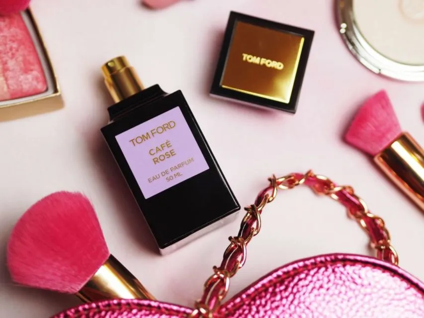 5 Aroma Parfum Wanita Paling Populer yang Katanya Bisa Memikat Pria. Wah, Apa Saja? 8