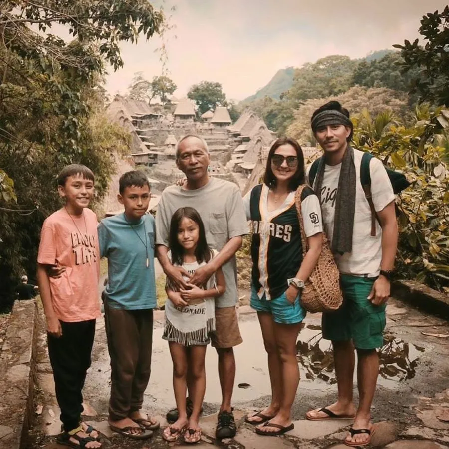 10 Artis yang Mendapat Pujian Warganet Karena Cara Parenting Mereka. Senang Lihatnya! 15