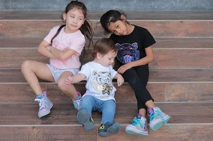 Meski Bukan Berstatus Saudara Kandung, Anak-Anak Artis ini Justru Sangat Dekat 13