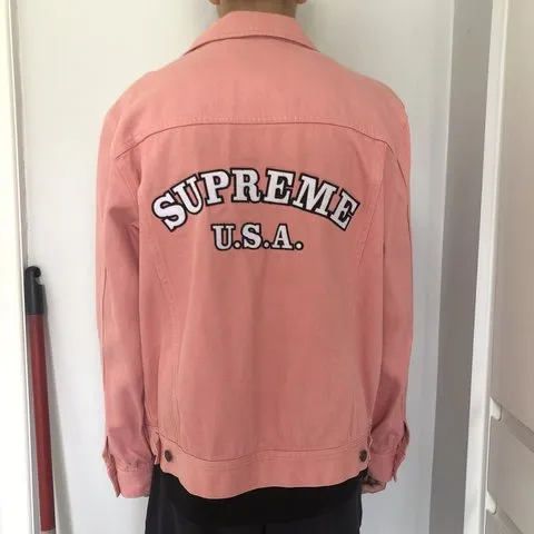 Supreme & Kemampuan Magisnya Bikin Orang Terobsesi. Semahal Apapun Barangnya, Selalu Ada yang Beli 21