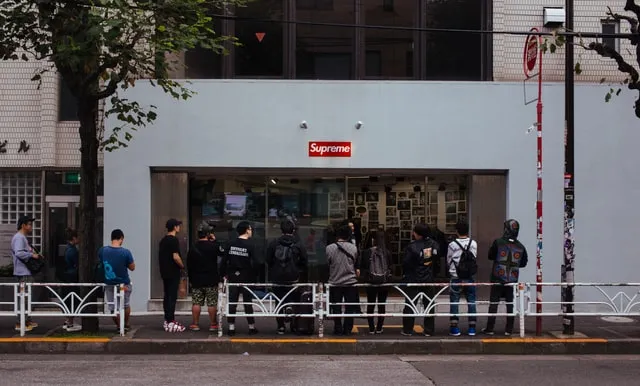 Supreme & Kemampuan Magisnya Bikin Orang Terobsesi. Semahal Apapun Barangnya, Selalu Ada yang Beli 20
