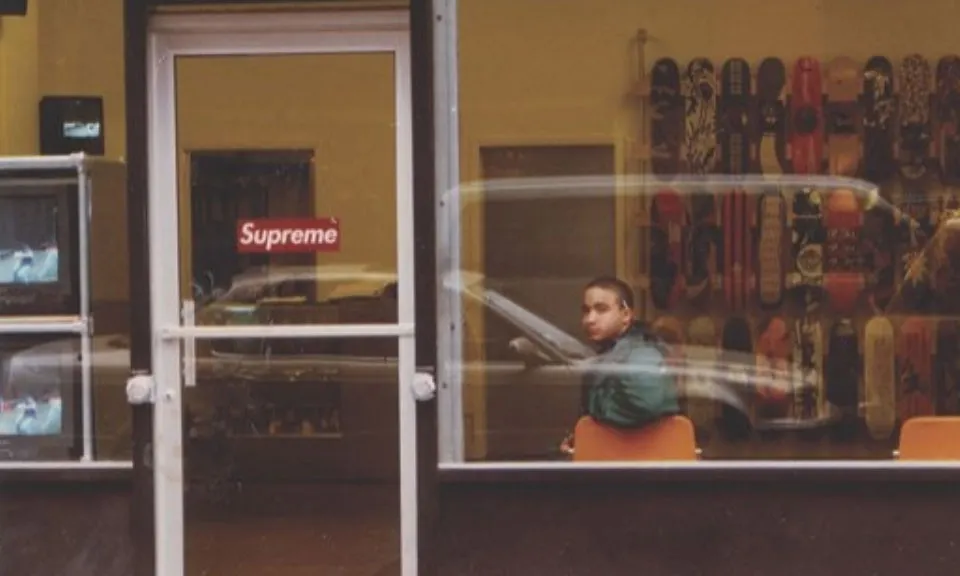 Supreme & Kemampuan Magisnya Bikin Orang Terobsesi. Semahal Apapun Barangnya, Selalu Ada yang Beli 13