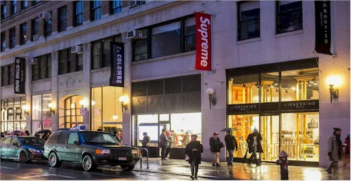 Supreme & Kemampuan Magisnya Bikin Orang Terobsesi. Semahal Apapun Barangnya, Selalu Ada yang Beli 14