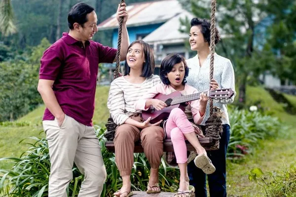 6 Film yang Bisa Kamu Tonton Bareng Keluarga Selama Lebaran di Rumah aja. Penuh Pesan Positif! 7