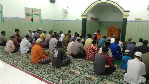 6 Macam Sifat Orang Dilihat dari Kebiasaannya Saat Salat Jamaah. Kamu Masuk yang Mana nih? 11