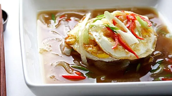 8 Resep Telur Ceplok yang Nggak Cuma Polosan Doang. Bumbunya Lezat, Selera Makan Meningkat! 16