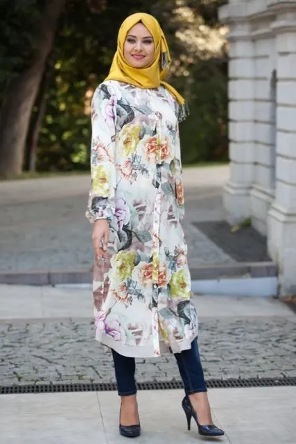 9 Tunik Motif Bunga yang Bisa Upgrade Penampilanmu Sebagai Hijabers. Dijamin Unik! 18
