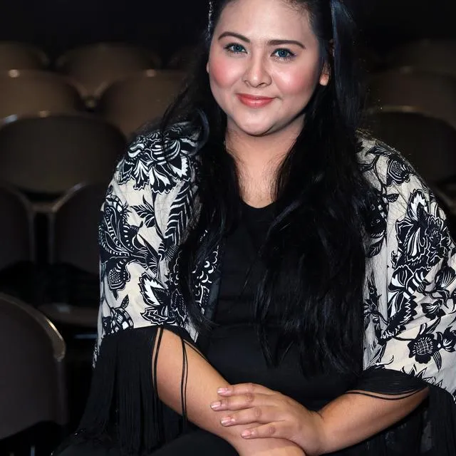 Perbandingan Gaya 9 Istri Aktor Indonesia yang Sama-Sama Sederhana. Cantik Natural! 12