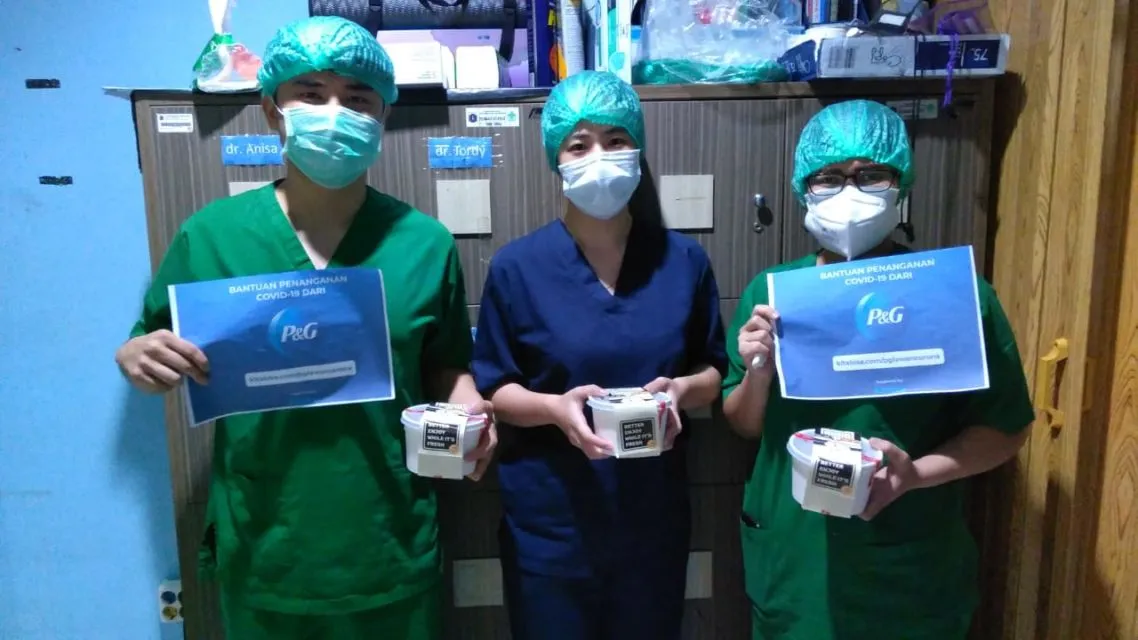 Kumpulkan Dana Secara Sukarela, Karyawan P&G Salurkan Donasi Rp200 Juta untuk Dukung Tenaga Medis 4