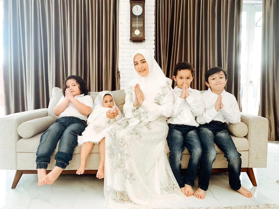 Unggah Foto Kakek-Neneknya, Asal Wajah Bule Adelia Pasha Akhirnya Terjawab. Warganet Lega! 4