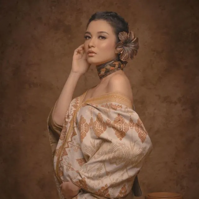 10 Foto Maternity Anak Kedua ala Chelsea Olivia. Konsep Tradisional Modern, Auranya Memesona! 14