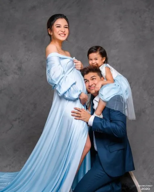 10 Foto Maternity Anak Kedua ala Chelsea Olivia. Konsep Tradisional Modern, Auranya Memesona! 17