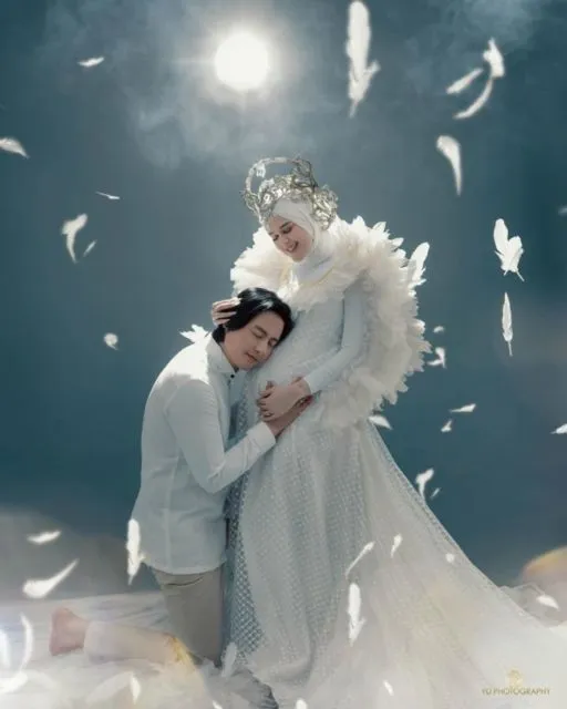 11 Foto Maternity ala Cut Meyriska-Roger Danuarta. Mirip Bidadari Turun ke Bumi sama Suami! 19