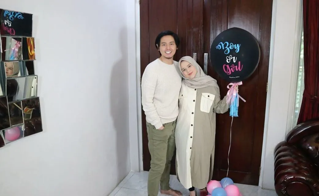 11 Foto Maternity ala Cut Meyriska-Roger Danuarta. Mirip Bidadari Turun ke Bumi sama Suami! 12