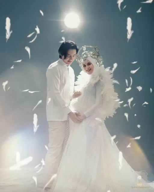 11 Foto Maternity ala Cut Meyriska-Roger Danuarta. Mirip Bidadari Turun ke Bumi sama Suami! 18