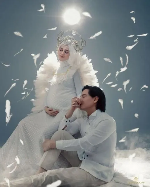 11 Foto Maternity ala Cut Meyriska-Roger Danuarta. Mirip Bidadari Turun ke Bumi sama Suami! 22