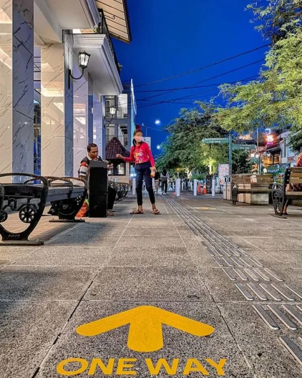 New Normal, Begini Potret Malioboro yang Kini Terapkan Protokol Kesehatan. Jalan Kaki Harus Searah Lho! 15