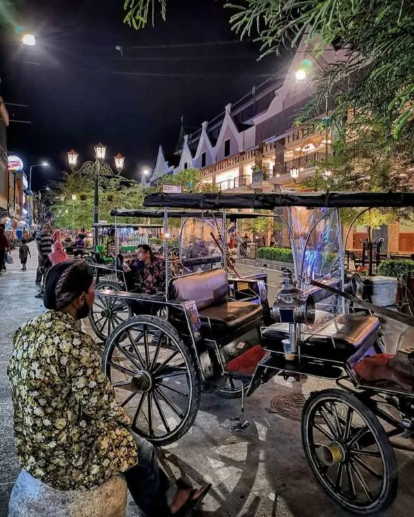 New Normal, Begini Potret Malioboro yang Kini Terapkan Protokol Kesehatan. Jalan Kaki Harus Searah Lho! 16