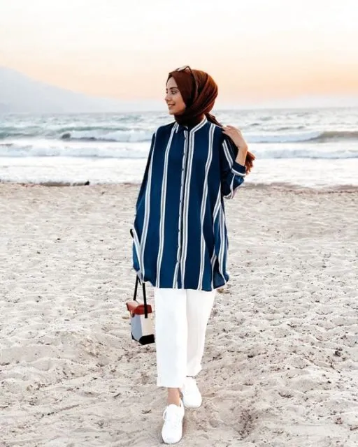 8 Kemeja Longgar Favorit Para Hijaber Buat Segala Acara. Manis, Meski Motifnya Biasa! 11