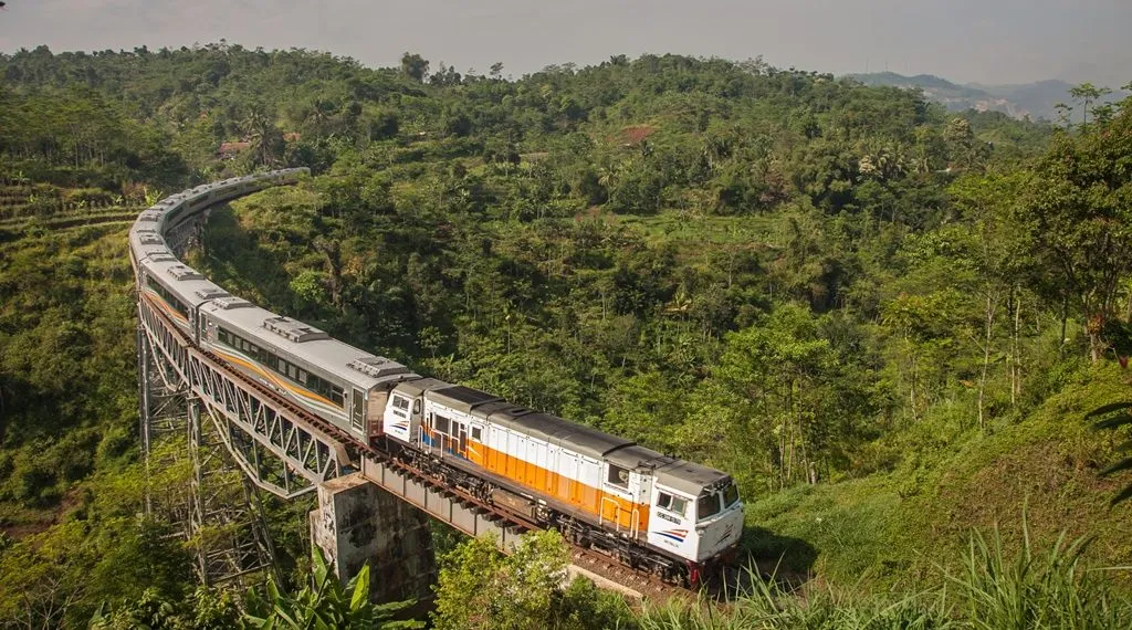 New Normal, Kereta Api Mulai Beroperasi Hari Ini. Berikut Ini Dokumen yang Harus Kamu Siapkan! 6