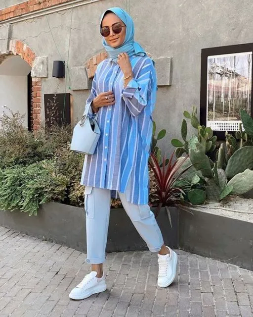 8 Kemeja Longgar Favorit Para Hijaber Buat Segala Acara. Manis, Meski Motifnya Biasa! 10
