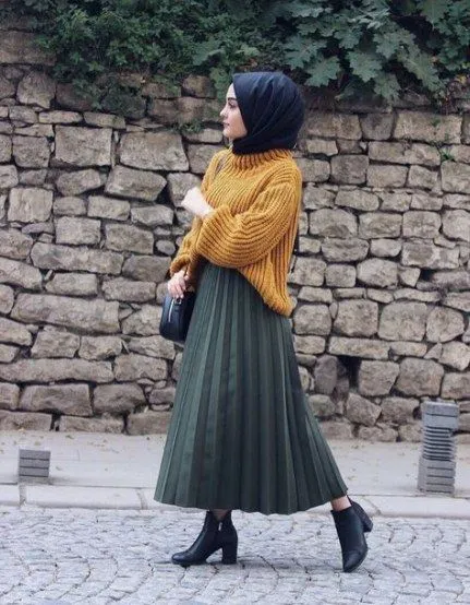 9 Cara Unik Pakai Sweater dan Rok Longgar Buat Hijabers. Sederhana dan Anggun! 11