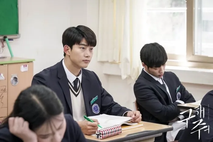 Nggak Muda Lagi, 11 Aktor Korea Ini Masih Cocok Berperan Jadi Anak SMA. Umur Aslinya Bikin Kaget! 16