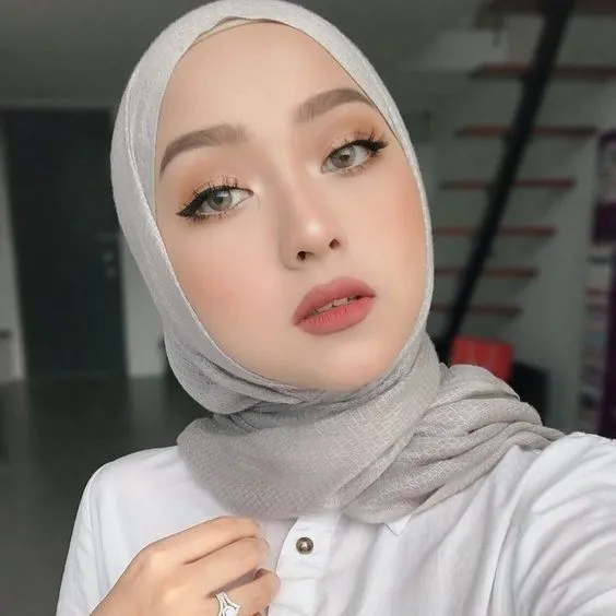 4 Contoh Makeup yang Lagi Hits Buat Selfie Pas di Rumah Aja. Yuk, Bikin! 8