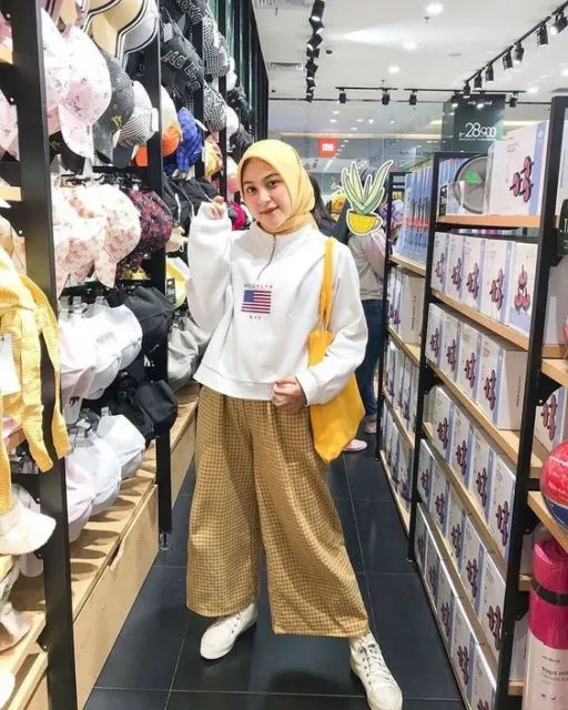 5 Cara Mengakali Penampilan dengan Celana Berbahan Katun; Dijamin Kekinian dan Santun! 8