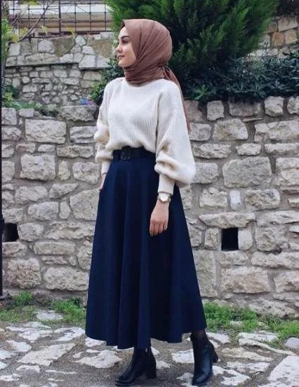 9 Cara Unik Pakai Sweater dan Rok Longgar Buat Hijabers. Sederhana dan Anggun! 10