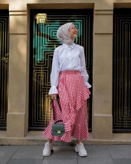 9 Motif Rok Hijabers Terkece yang Lagi Hits di Instagram. Cocok Buat yang Suka Tampil Unik! 15