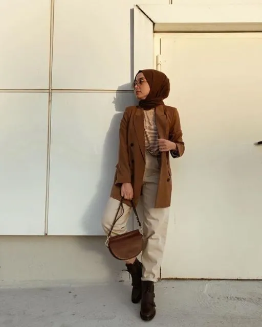 Patut Dicontoh, Ini 8 Ide Memadukan Tas Selempang Ala Hijabers Buat Jalan Sampai Ngantor! 13