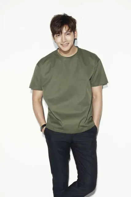 Bikin Meleleh, Ini Potret Ji Chang Wook Saat Pakai Kaus. Santai dan Cool Abis! 13