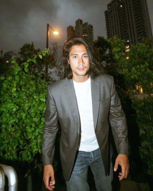 Daniel Adnan, Suami Tara Basro yang Bergaya Simpel, Gondrong dan Hobi Pakai Kaus! 10