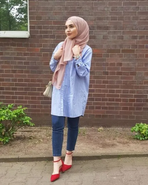8 Kemeja Longgar Favorit Para Hijaber Buat Segala Acara. Manis, Meski Motifnya Biasa! 15