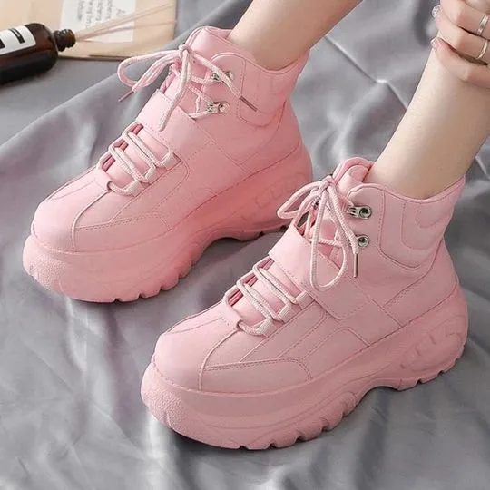 5 Jenis Sepatu yang Harus Dihindari Cewek Bertubuh Mungil. Jangan Sampai Salah! 7