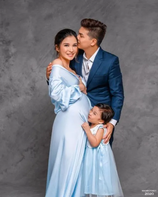 10 Foto Maternity Anak Kedua ala Chelsea Olivia. Konsep Tradisional Modern, Auranya Memesona! 18