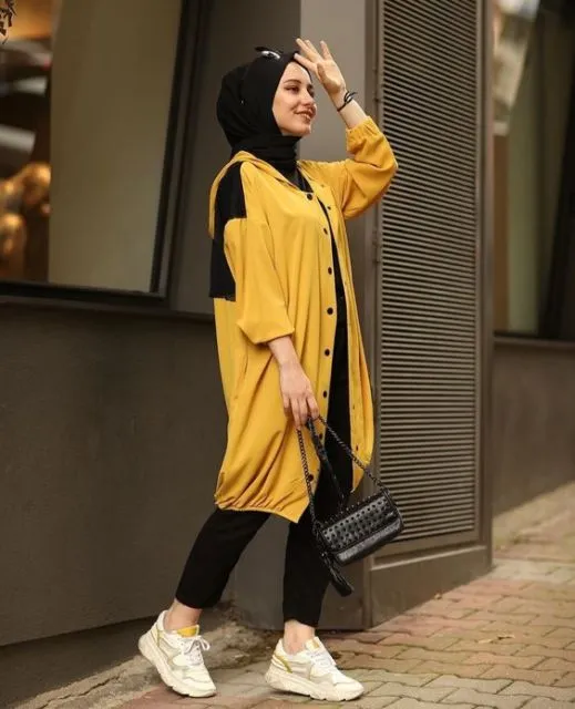 4 Bukti Kalau Warna Kuning Bisa 'Bersahabat' dengan Para Hijaber. Simak Padu Padannya! 6