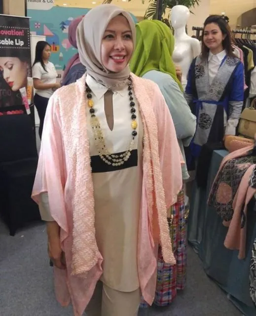 Dari yang Sederhana Sampai Wah Banget, Intip 5 Gaya Istri Pengusaha Indonesia Ini, Yuk! 9