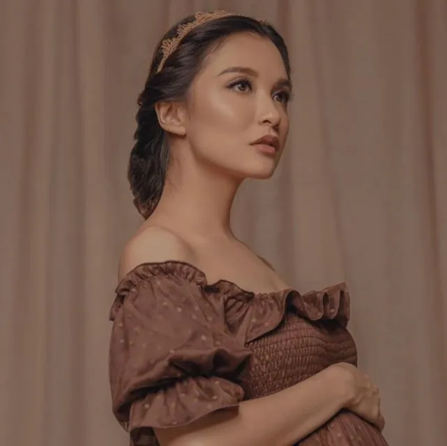 10 Foto Maternity Anak Kedua ala Chelsea Olivia. Konsep Tradisional Modern, Auranya Memesona! 11