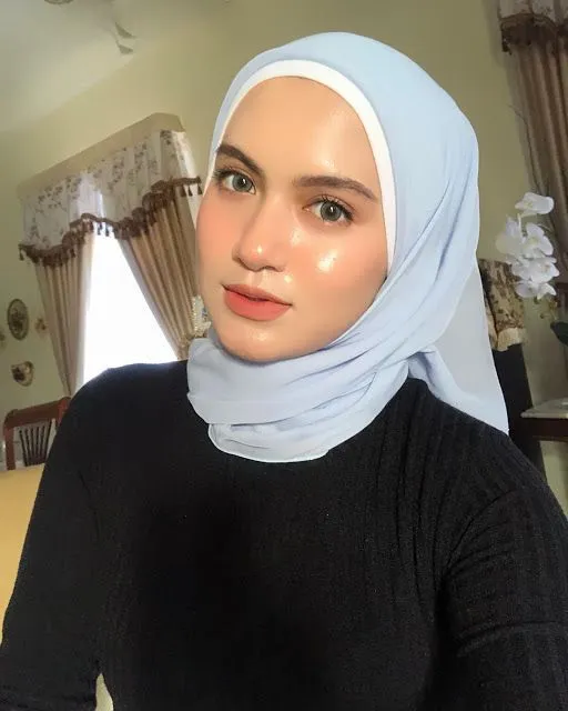 4 Contoh Makeup yang Lagi Hits Buat Selfie Pas di Rumah Aja. Yuk, Bikin! 7