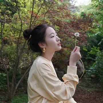 Kim Go Eun, Pasangan Lee Min Ho di 'The King Eternal Monarch' yang Gayanya Selow Banget! 12