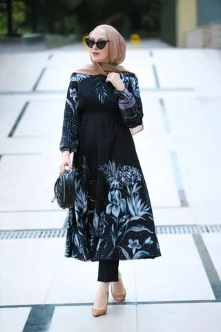 9 Tunik Motif Bunga yang Bisa Upgrade Penampilanmu Sebagai Hijabers. Dijamin Unik! 17