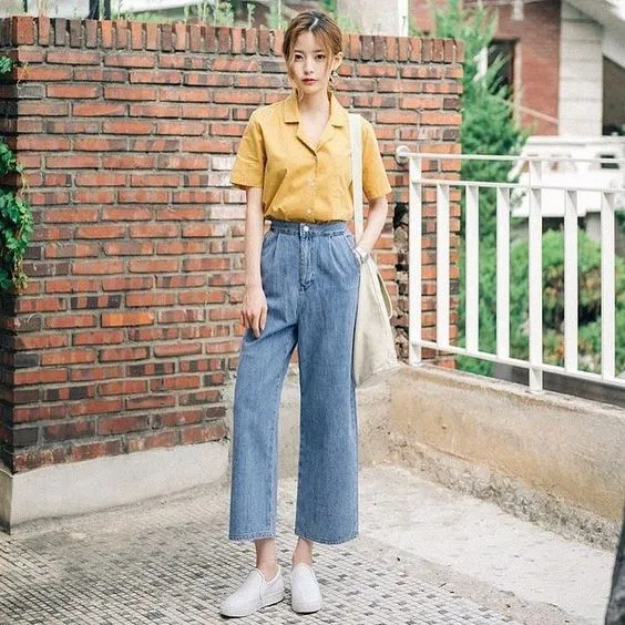 Begini Cara Cewek Korea Memadukan Kemeja Lengan Pendek Biar Terlihat Sopan. Simpel! 15