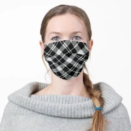9 Motif Masker Bertema Hitam-Putih yang Cocok Buatmu Penyuka Gaya Simpel. Lucu! 13