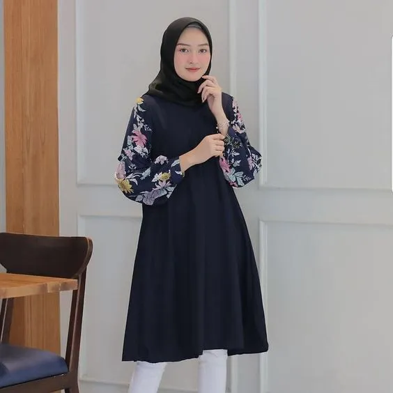 9 Tunik Motif Bunga yang Bisa Upgrade Penampilanmu Sebagai Hijabers. Dijamin Unik! 16