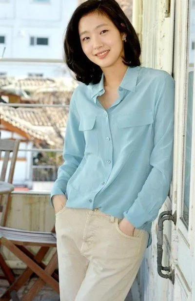 Kim Go Eun, Pasangan Lee Min Ho di 'The King Eternal Monarch' yang Gayanya Selow Banget! 16